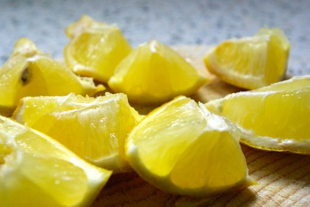 Zitronen geschnitten