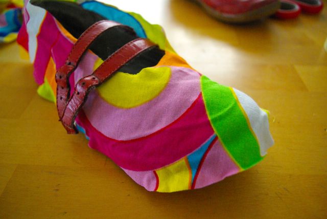 Schuh mit Stoff bekleben